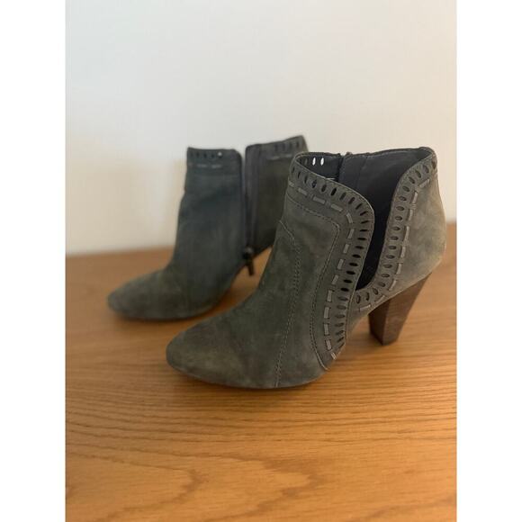Vince Camuto Reeista Gray Suede Ankle Boots Size 7 - Picture 7 of 8
